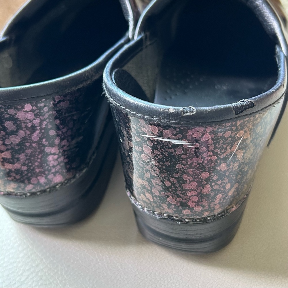 Dansko Black Patent Leather Iridescent Water Drop Pattern Clog Size 40 EU/ 10 US - Picture 9 of 11